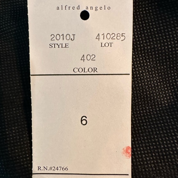 Alfred Angelo wedding dress - Picture 11 of 12